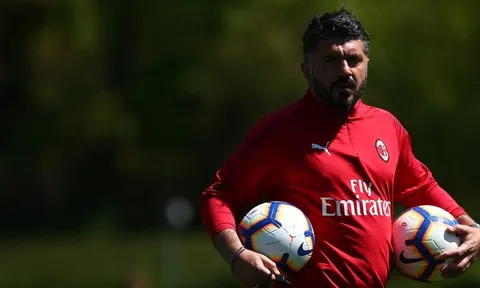 Sắp bị sa thải, HLV AC Milan vẫn được học trò ca ngợi