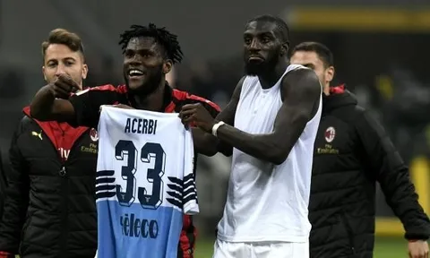 Gennaro Gattuso thay mặt cầu thủ xin lỗi Acerbi vì hành động giơ áo ăn mừng