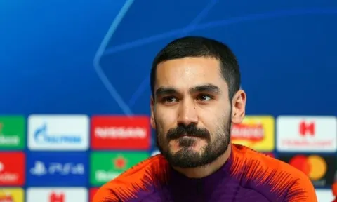 NÓNG! "Niềm đau" của Man Utd đang cân nhắc rời Man City