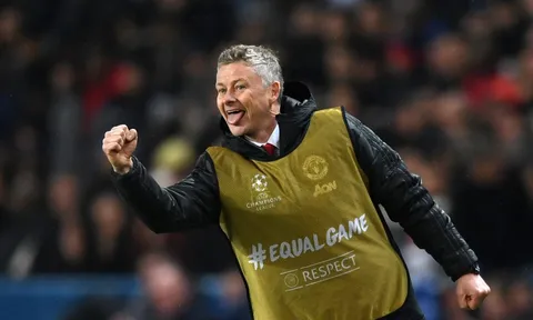 Vừa chia tay Oldham, Scholes đã được Solskjaer mời mọc