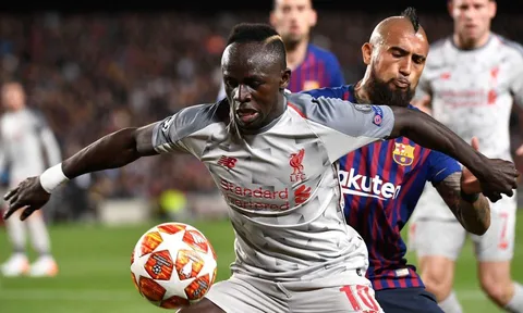 5000 fan Barca muốn sao Liverpool bị cấm vì "đánh" Vidal
