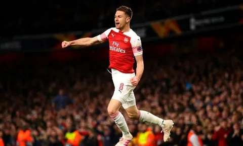 "Mesut Ozil nên rời Arsenal thay vì Aaron Ramsey"