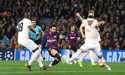 5 năm không ghi bàn, Messi lập luôn cú đúp trước Man Utd