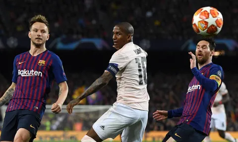"Tống cổ cậu ta khỏi CLB" - Fan MU nổi đóa sau thất bại tan nát trước Barcelona