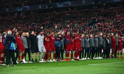 Cả thế giới phát cuồng vì màn ngược dòng không tưởng của Liverpool