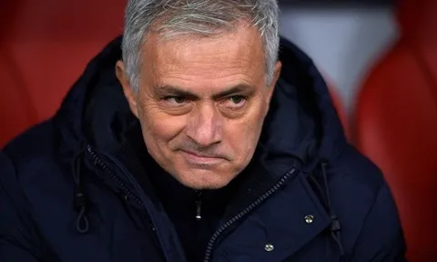Bạn thân cầu viện, Mourinho đã sẵn sàng thải bỏ "người thừa"