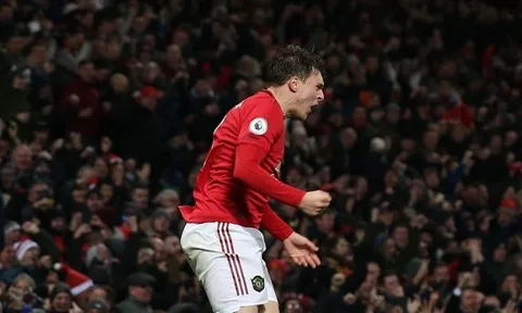 "Khi Man Utd đưa hợp đồng, tôi không nhìn, chỉ cầm bút lên và ký"