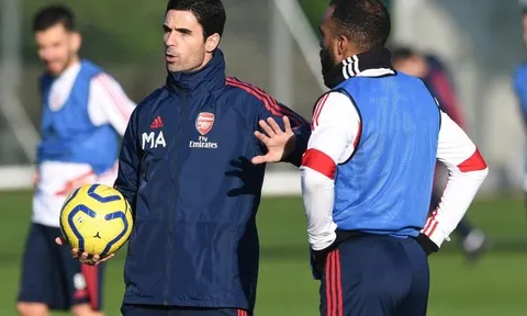 Lacazette điên tiết chỉ trích đồng đội, Arteta đăng đàn phá vỡ im lặng