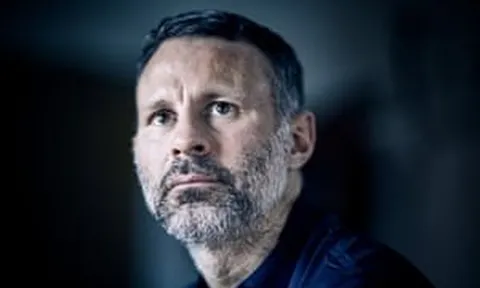 Ryan Giggs: "Tôi không thích cậu ta vì mái tóc dài"