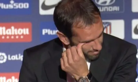 Diego Godin bật khóc trong ngày chia tay Atletico Madrid