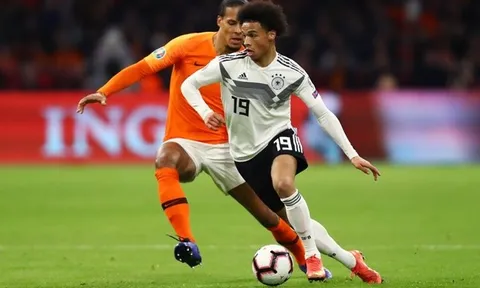 Hà Lan lọt lưới 3 bàn, fan Man City làm điều khiến Van Dijk điên tiết