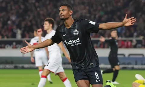 Hai sát thủ Bundesliga được thầy cũ của Fernando Torres quan tâm