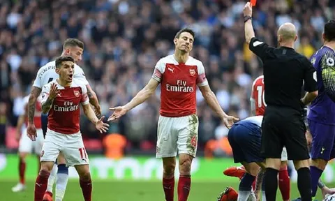 Ham hố triệt hạ đối thủ, trò cưng của Emery giúp Man Utd "mừng thầm"