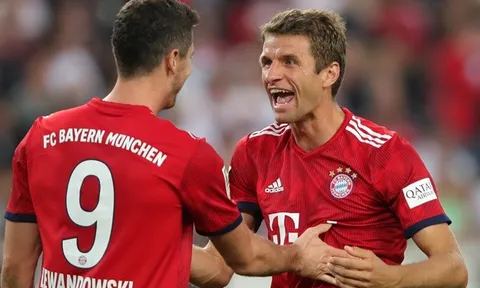 Hàng công Bayern gây thất vọng, Lewandowski cầu cứu một người