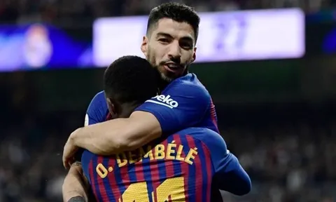 Hành động "khó đỡ" của Suarez sau khi El Clasico kết thúc
