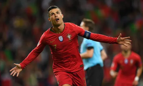 Hattrick 'thần thánh', Ronaldo đưa Bồ Đào Nha vào chung kết