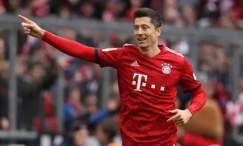 Hễ ra sân là nổ súng, "quái thú săn bàn" của Bayern được vinh danh