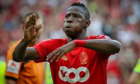 Hết tiền đi chợ, AC Milan ngậm ngùi tranh sao lạ với Southampton