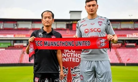 HLV Muangthong nói về sai lầm của Đặng Văn Lâm