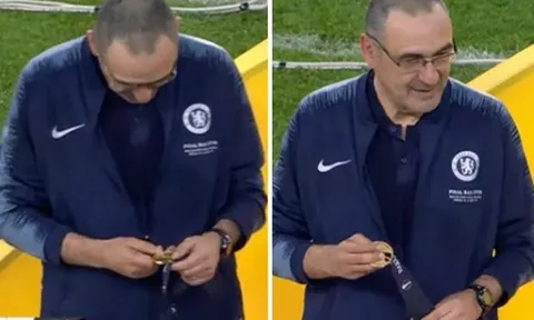 HLV Sarri khiến CĐV Chelsea rơi nước mắt chỉ vì 1 hành động sau chung kết Europa League