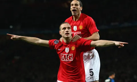 "Họ là 1 kẻ hung hăng và 1 gã tâm thần ở hàng thủ Man Utd"