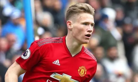 Hòa Huddersfield, CĐV M.U phát hiện ra "Scholes 2.0"