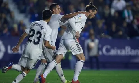 Solari lên tiếng về việc Bale từ chối ăn mừng cùng đồng đội