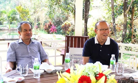 HLV Park Hang-seo "tọa đàm" bầu Đức: Bóng đá Việt Nam mơ World Cup
