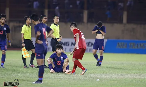 Lên ngôi vô địch, U19 Việt Nam có hành động cực đẹp với Thái Lan
