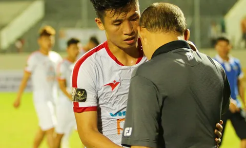HLV Park Hang-seo an ủi học trò cưng sau thất bại đầu tiên tại V-League