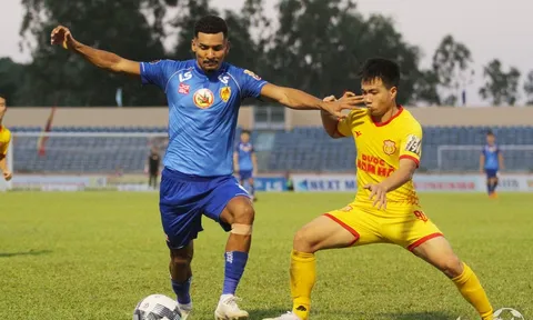 Cựu thủ môn ĐT Việt Nam mắc sai lầm ngớ ngẩn, Quảng Nam mất điểm đáng tiếc