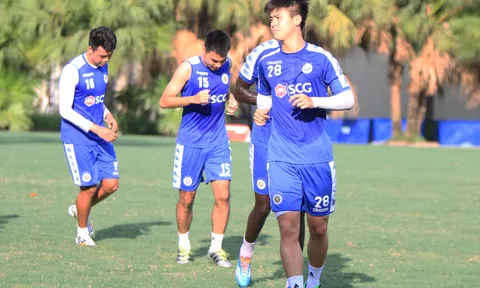 Trung vệ Đỗ Duy Mạnh: "Tôi với Đình Trọng dù không thi đấu nhưng vẫn luôn theo dõi đội"