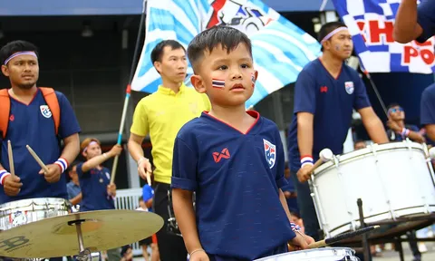 Video Fan nhí Thái Lan đánh trống điệu nghệ triệu người phải mê