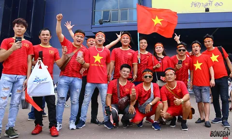 Video CĐV đặt cửa Quang Hải ghi bàn, ĐT Việt Nam đánh bại Thái Lan 2-0