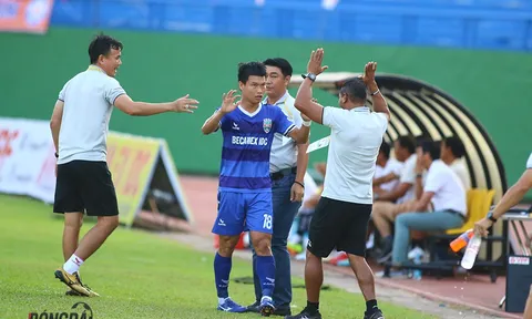 HLV Trần Minh Chiến hết lời khen ngợi “gà nòi” bầu Đức