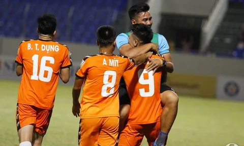 Hà Đức Chinh ghi bàn trước ngày lên tuyển, SHB Đà Nẵng quật ngã TP.HCM