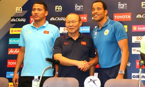 Video Thầy Park quyết vô địch King's Cup, Anh Đức tự hào "xé lưới" Thái Lan