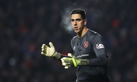 Mắc sai lầm chí mạng, 'kẻ thách thức' De Gea hết cửa trở lại Man Utd?