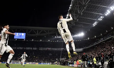 Choáng! 4 vạn CĐV Juve làm cùng 1 điều khi Ronaldo ghi bàn quyết định