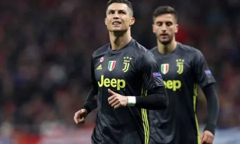 Juventus thua đau, Ronaldo vẫn có hành động khiến NHM nể phục