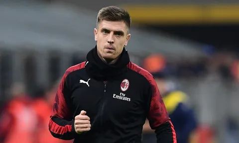 Tottenham muốn mượn 'nạn nhân của Zlatan' nhưng Milan chỉ đồng ý bán đứt