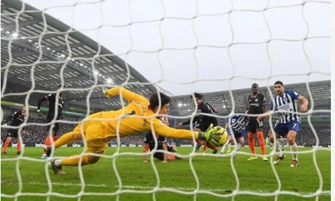 Kepa hóa "người nhện" cũng chỉ làm nền cho siêu phẩm