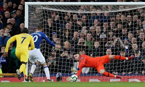 Kepa thi đấu xuất thần cũng không gánh nổi 'báo cô' Marcos Alonso