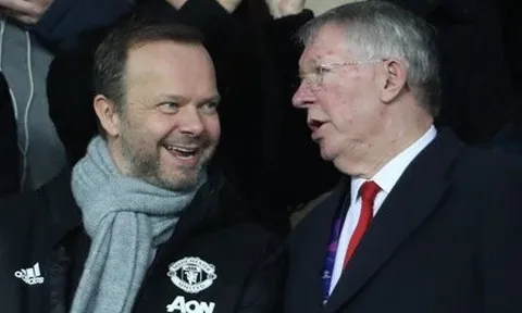 Khen 1 CLB, Sir Alex mắng ngầm '3 kẻ lộng quyền ngạo mạn' tại Man Utd?