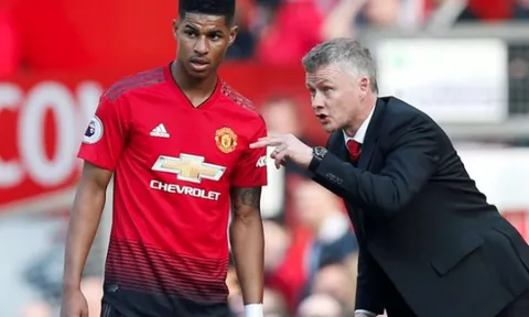Khi M.U thủng lưới, HLV Solskjaer tức giận với 1 cái tên ngay trên sân