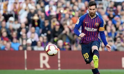 Không hội quân cùng Barca, Messi đang làm gì?