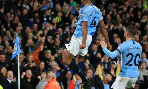 Kompany lên tiếng, nói một lời về tiếng thét "Đừng sút, không vào đâu"