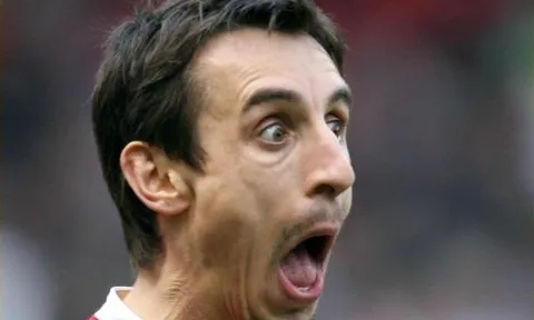 Làm 2 điều, Liverpool sẽ khiến Man Utd và Neville... vào rừng
