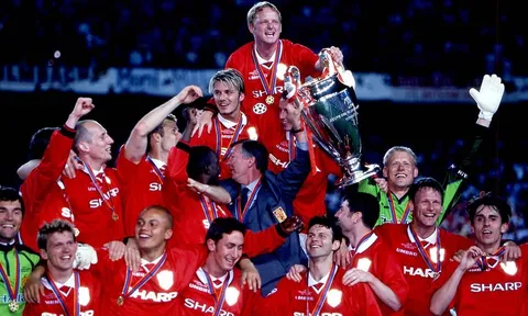 Làm thế nào Man Utd giành cú ăn 3 chỉ trong 11 ngày điên rồ?