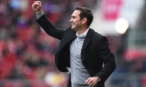 Huyền thoại Chelsea được nhắm cho chiếc ghế nóng tại Brighton